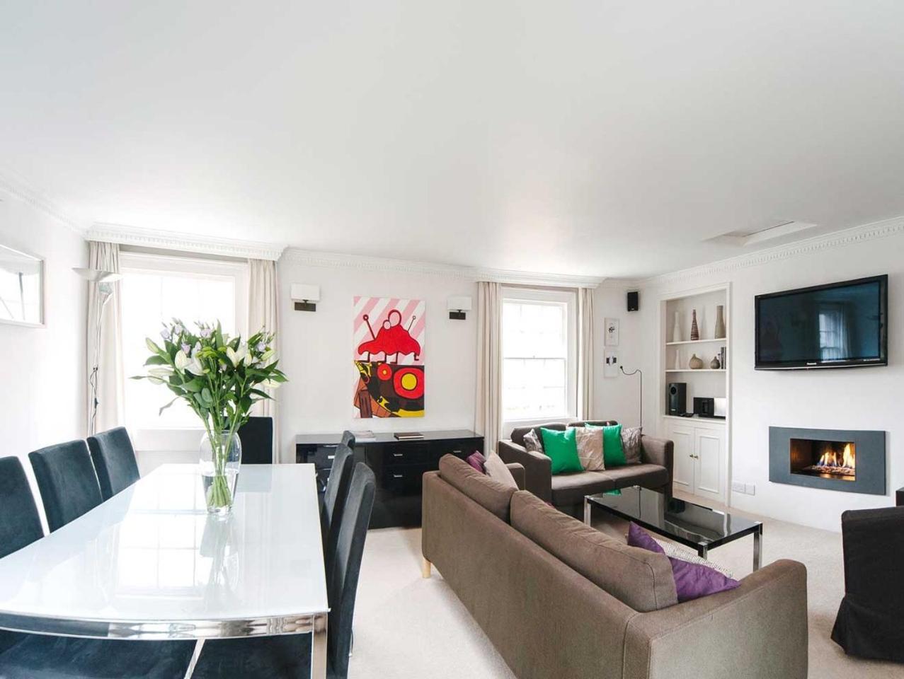 Stylish Three Bedroom Apartment In Heart Of City Бат Екстериор снимка